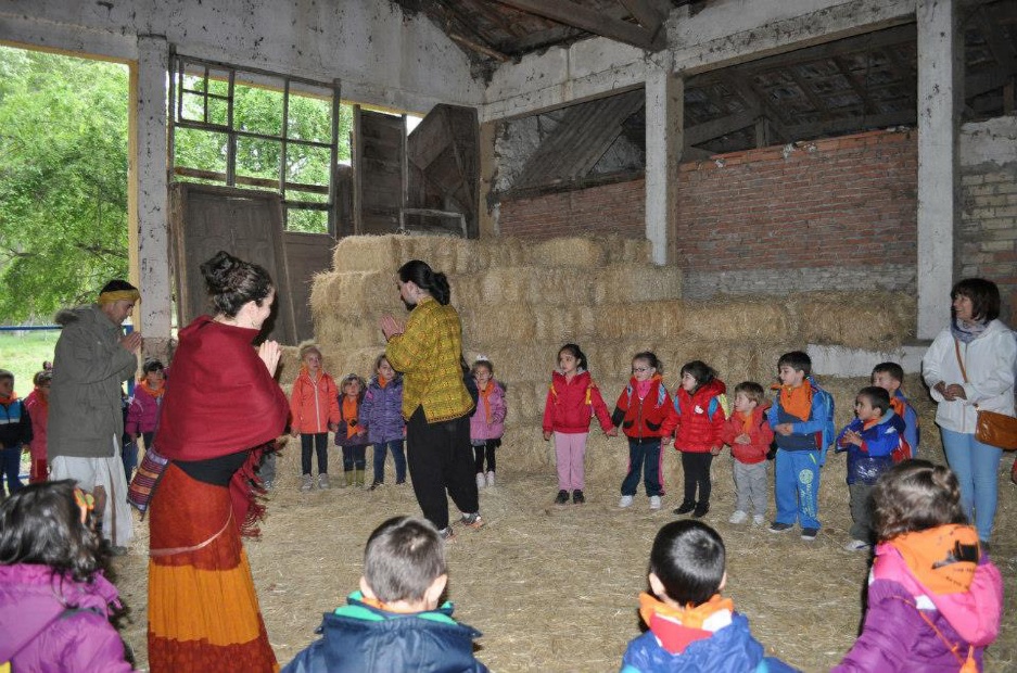A group of children in a barn
AI-generated content may be incorrect.