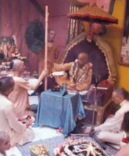 Prabhupāda gibt Akṣayānanda sannyāsa