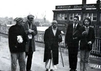 Śivānanda, Maṇḍalibhadra, Prabhupāda, Krishnadas and Sucandra at Hamburg Harbor, 1969